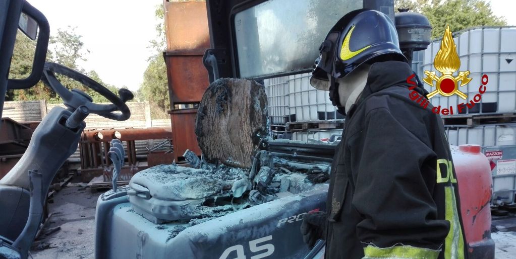 Ancona, principio d'incendio in una ditta di Ostra Vetere