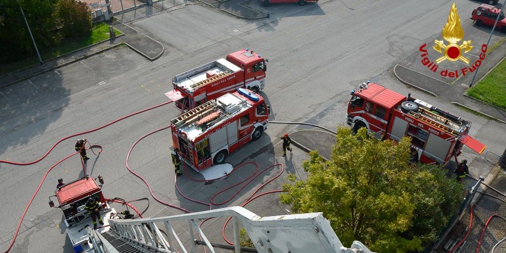 Bologna, incendio capannone industriale nel comune di Crevalcore