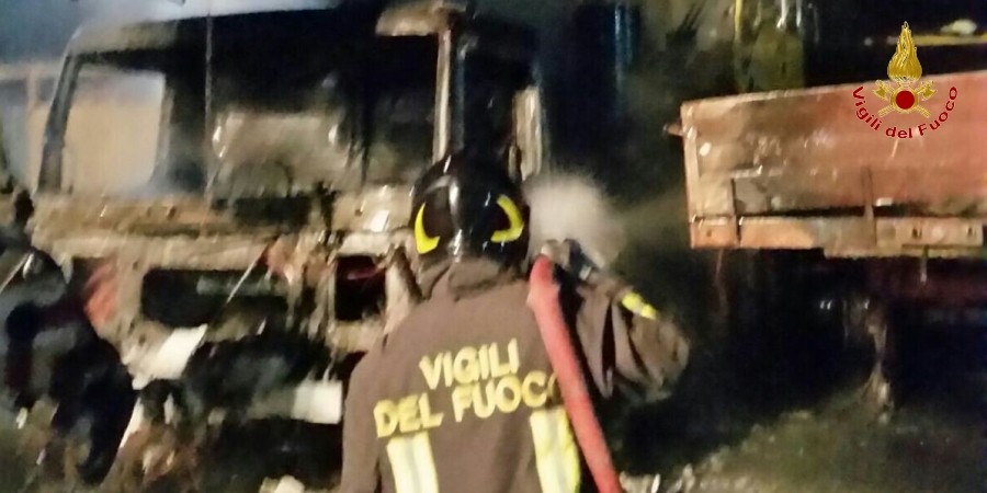 Cagliari, incendio di una gru nel comune di Assemini