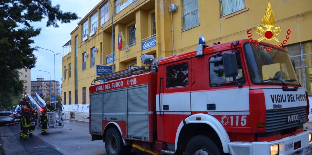 Palermo, crolla il solaio di un Istituto scolastico