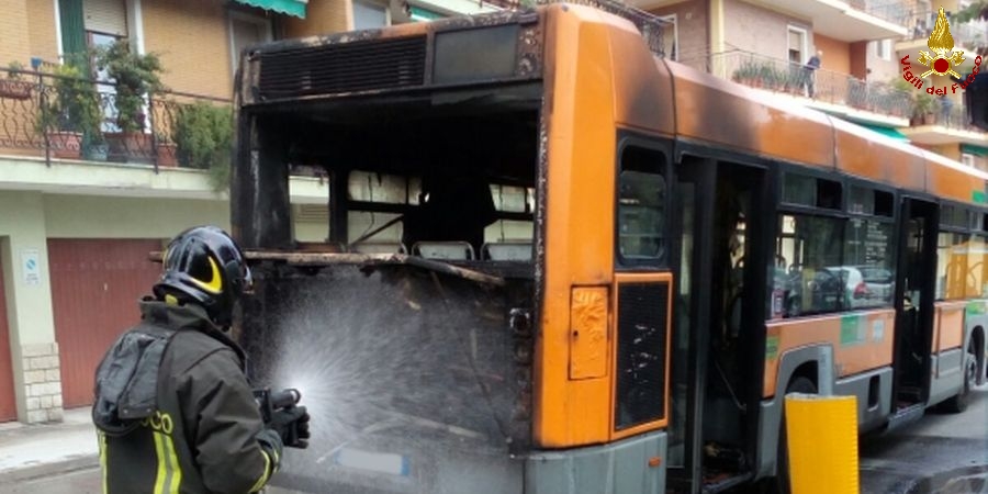 Ancona, incendio autobus
