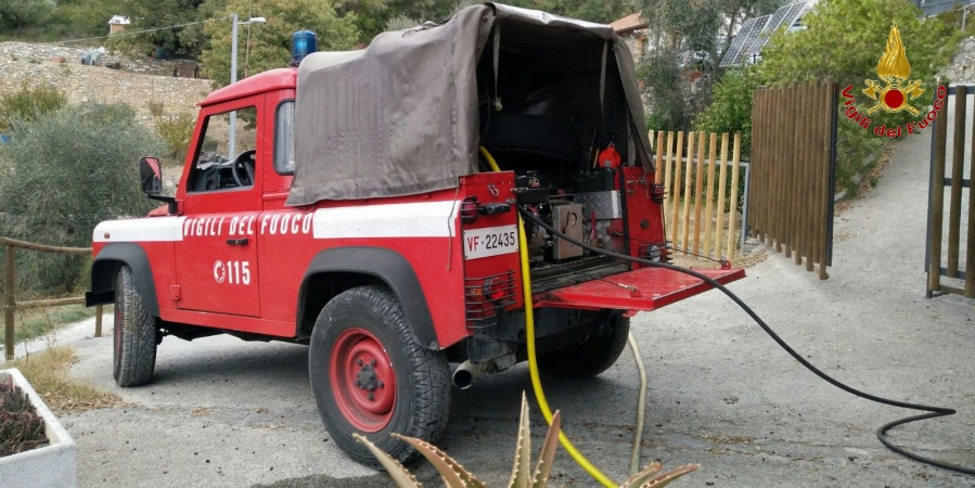Savona, incendio nel bosco del comune di Stellanello