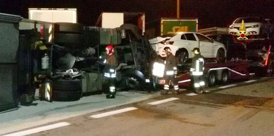 Ancona, incidente stradale sulla "A.14" presso l'Area di Servizio Metauro Est