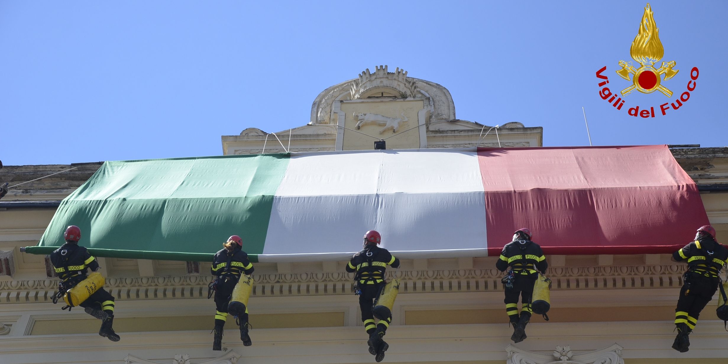 Benevento, il Prefetto ha consegnato Attestati di Compiacimento ai Vigili del fuoco