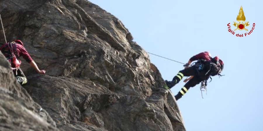 Chieti, recuperata capra scivolata in un dirupo