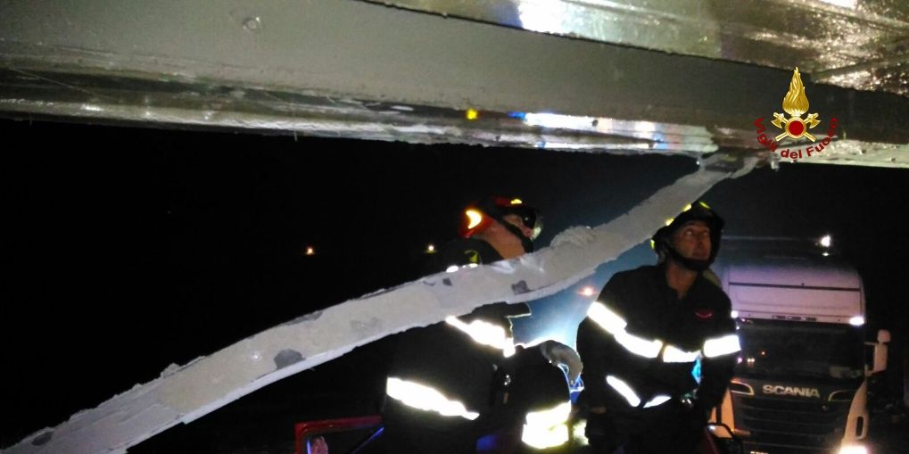 Ancona, rimossa parte metallica da un ponte sulla "SS.76"