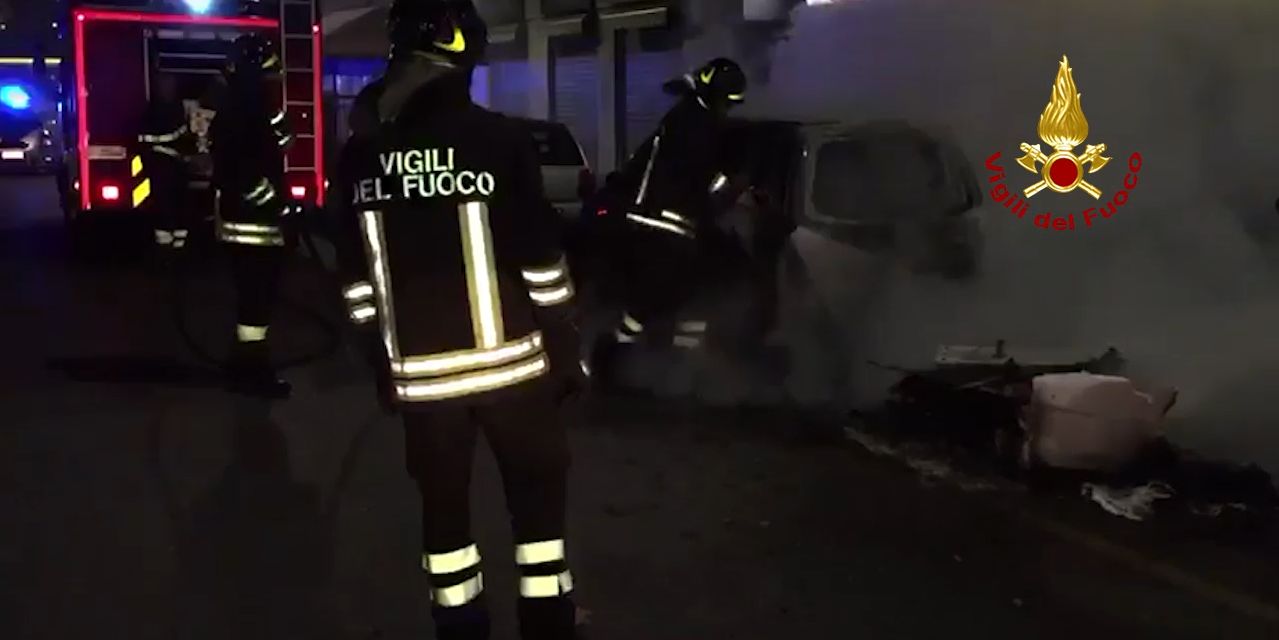 Genova, incendio cassonetti nella notte
