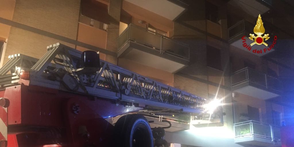 Ancona, incendio appartamento