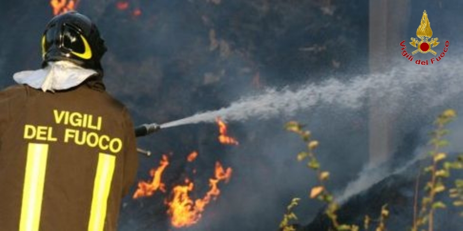 Varese, incendio nel bosco del Parco Nazionale del Campo dei Fiori