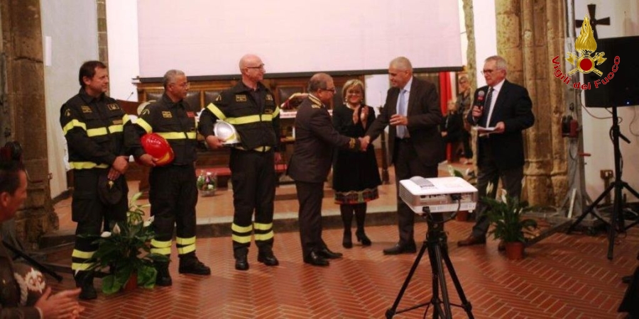 Caserta, consegnata la medaglia del Senato della Repubblica al Corpo Nazionale dei Vigili del fuoco