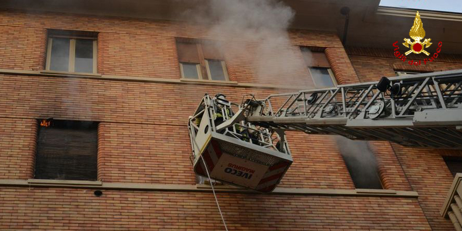 Torino, incendio appartamento