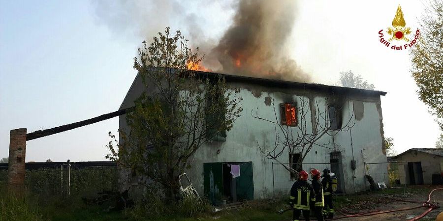 Verona, incendio casolare