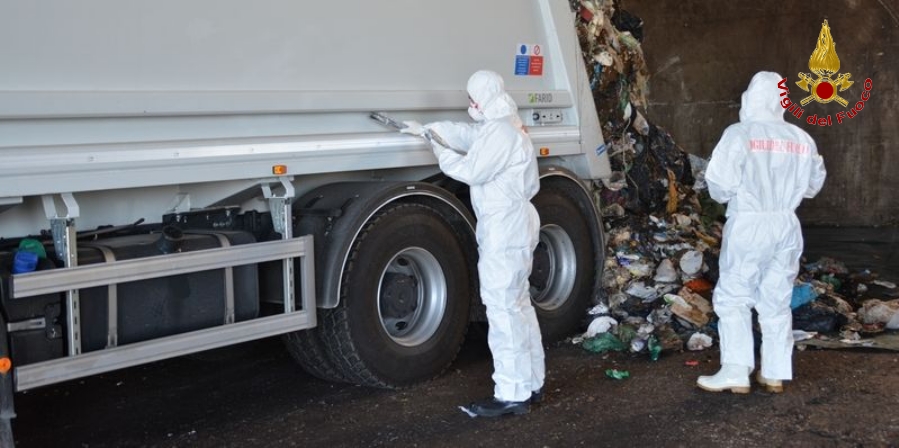 Lecce, i Vigili del fuoco impegnati nel recupero di sorgente materiale radioattivo