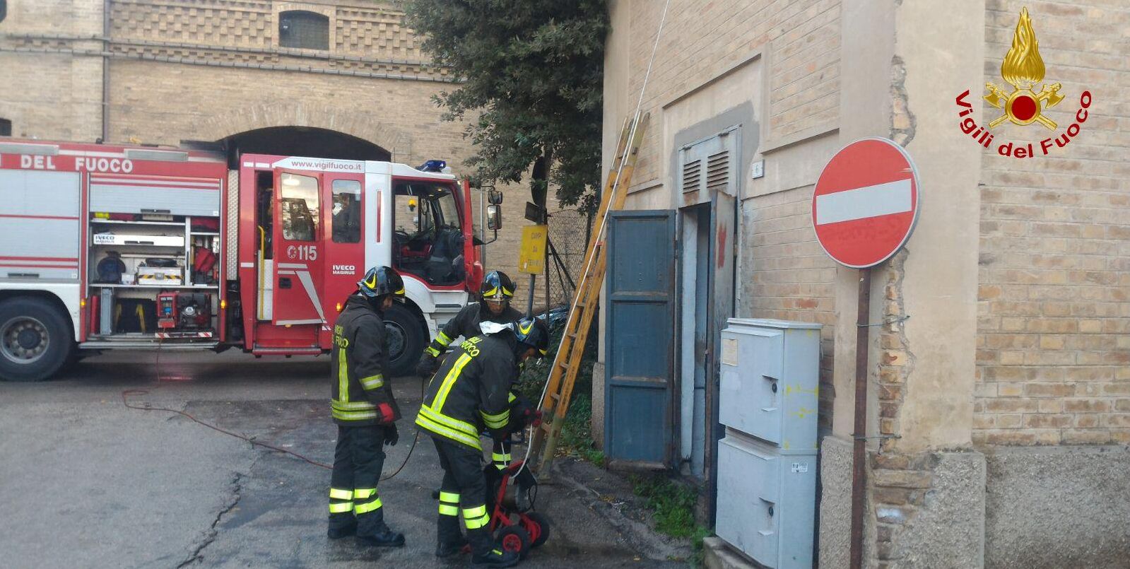 Macerata, incendio di una cabina elettrica a Porto Recanati