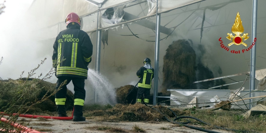 Padova, incendio in azienda agricola nel comune di Piazzola sul Brenta
