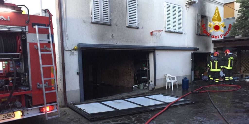 Pistoia, incendio in un garage nel comune di Lamporecchio