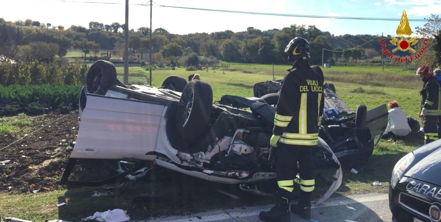 Macerata, incidente stradale in località Campogiano di Corridonia
