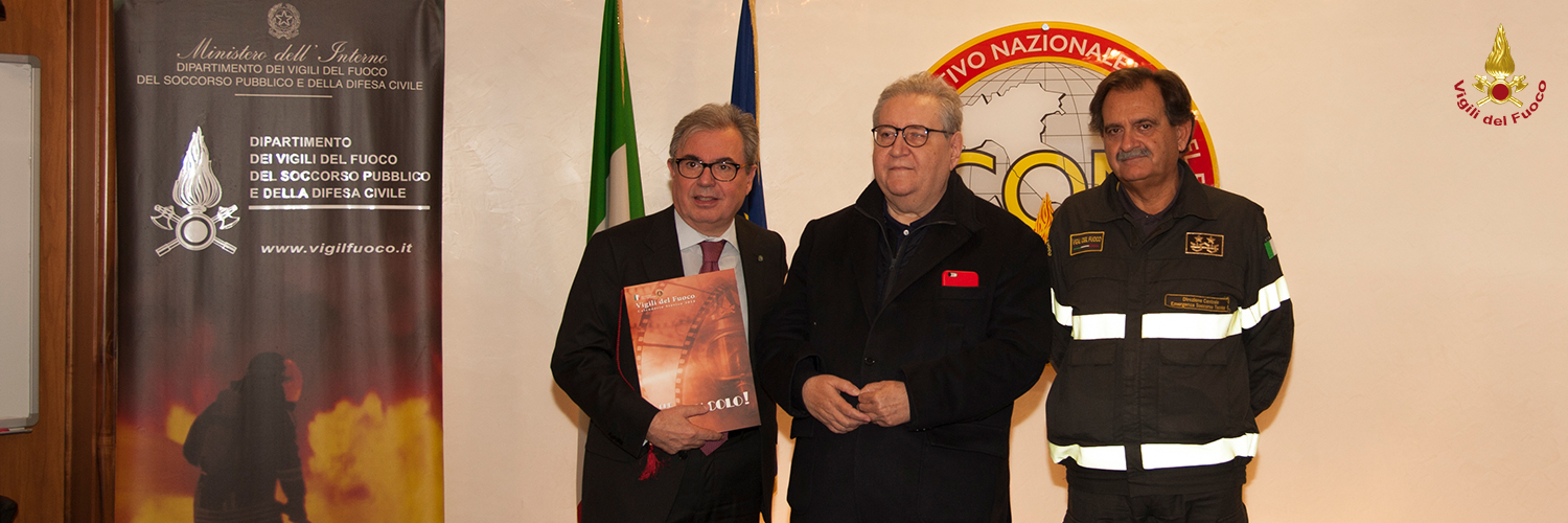 Vincenzo Mollica in visita al Dipartimento dei Vigili del Fuoco
