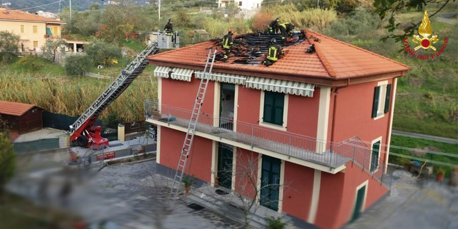 La Spezia, incendio a Vezzano Ligure