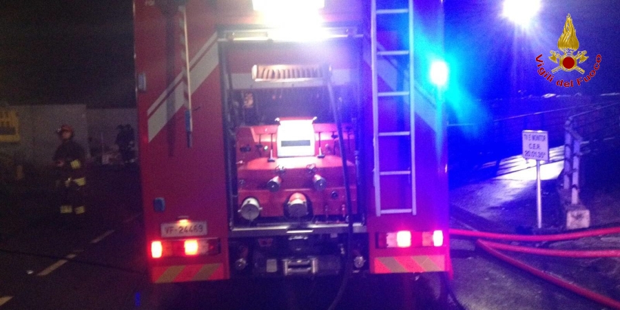 Novara, in fiamme una piattaforma ecologica nel comune di Borgoticino