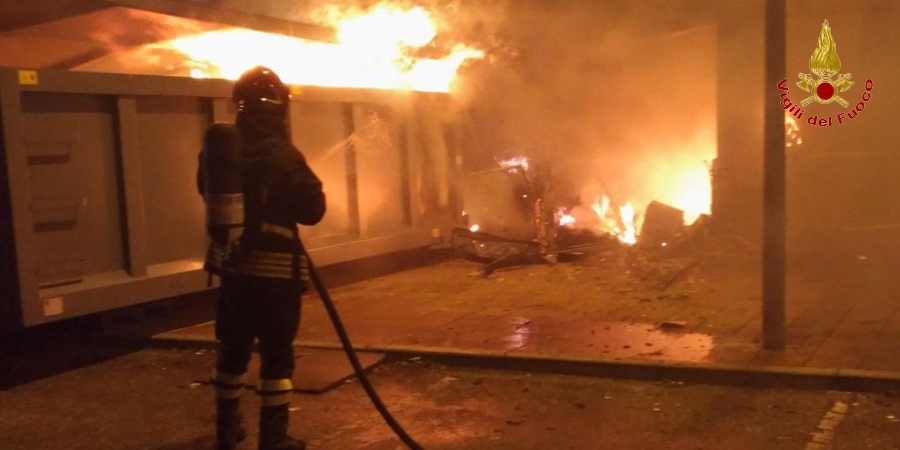 Rovigo, incendio divampa in un emporio della zona commerciale