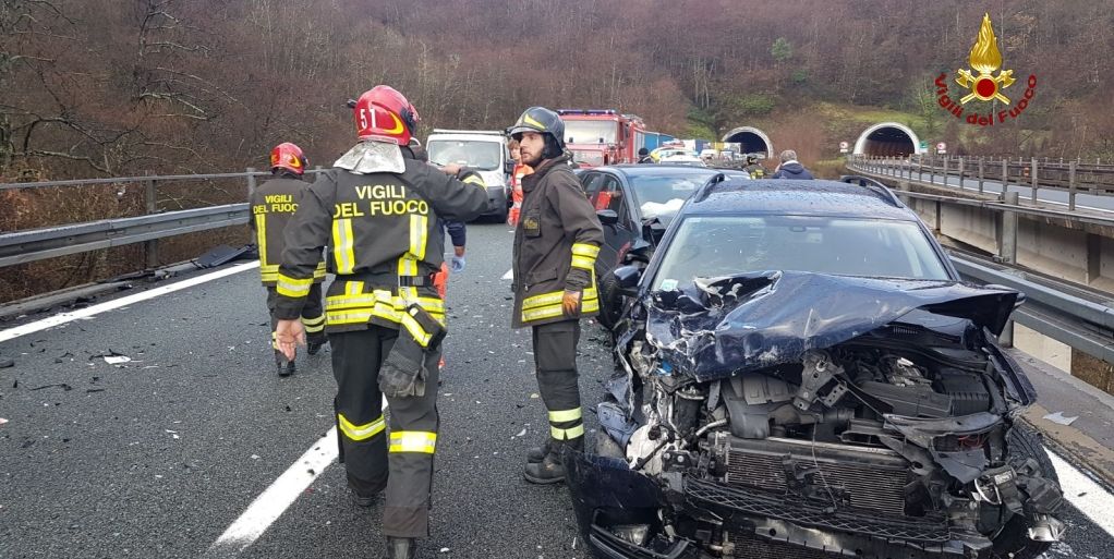 Genova, tamponamento a catena sulla "A.12" causa maltempo