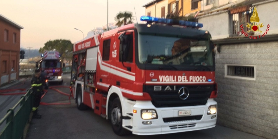 Lecco, incendio tetto abitazione in località Chiuso