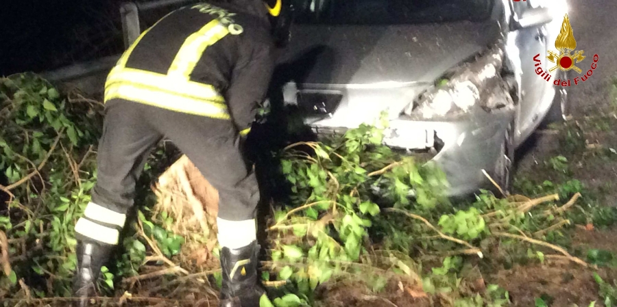 Macerata, a causa del vento forte su tutta la provincia numerosi gli interventi dei Vigili del fuoco