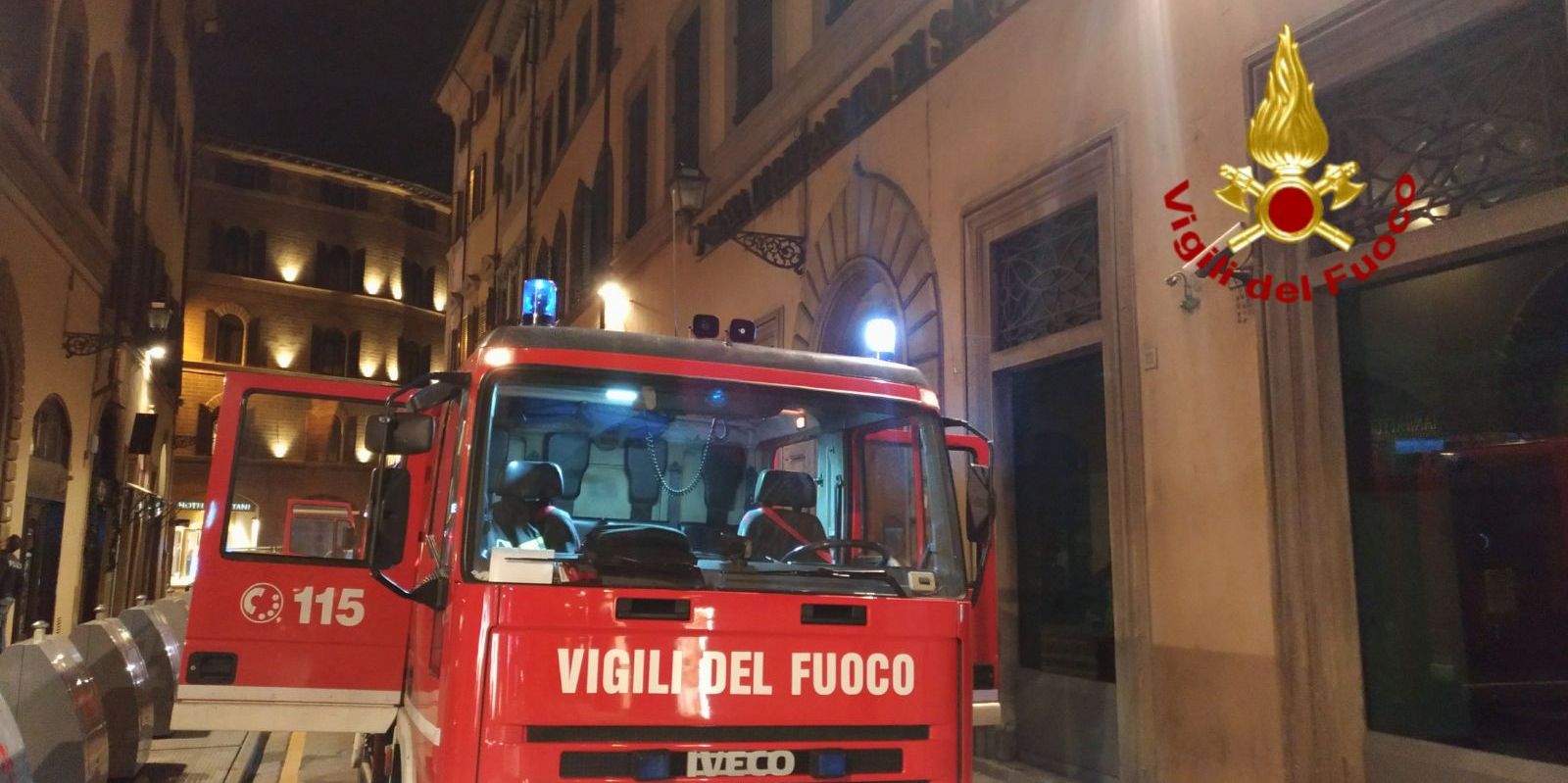 Firenze, verifica incendio all'interno di un Istituto bancario
