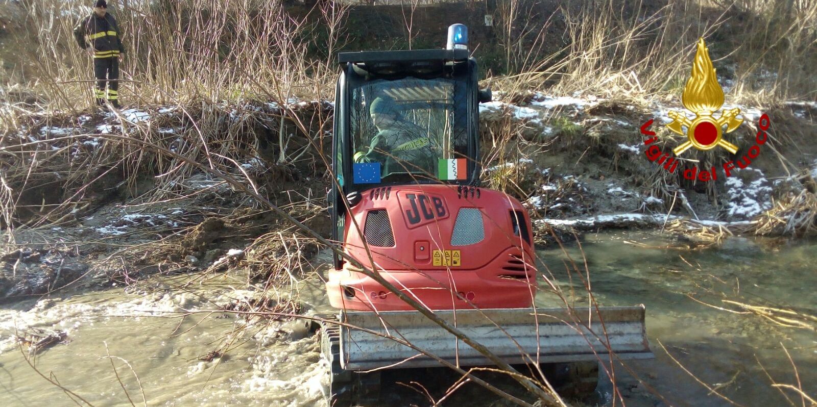 Prato, intervento dei Vigili del fuoco sul lago di Montepiano