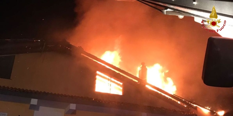 Catania, incendio abitazione nel comune di Pedara