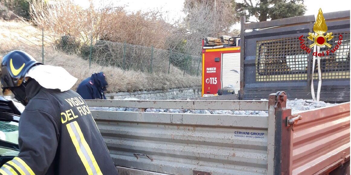 Varese, incidente stradale sulla "SP.4" nel comune di Angera