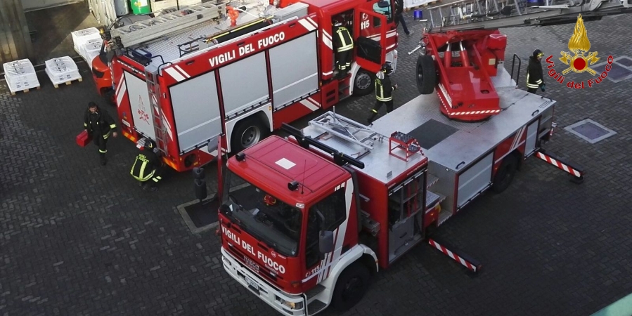 Lecco, incendio all'interno di un'azienda nel comune di Calco