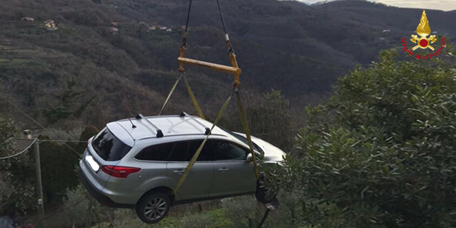 La Spezia, recupero autovettura