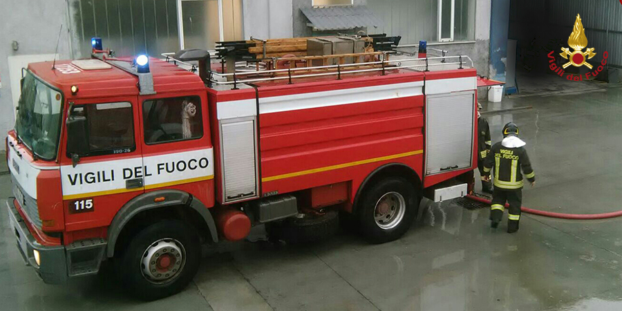 Savona, incendio in discarica