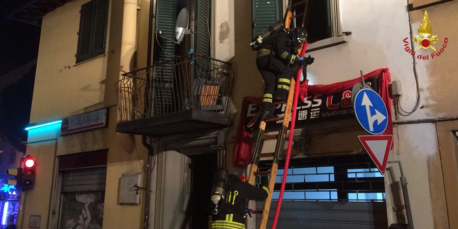 Prato, incendio appartamento