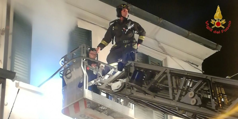 Prato, incendio appartamento all'interno di una palazzina