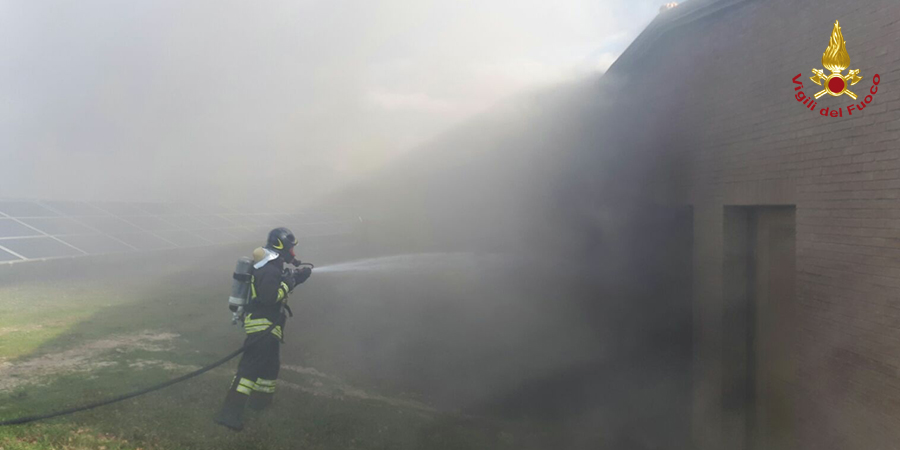 Pesaro Urbino, incendio impianto fotovoltaico
