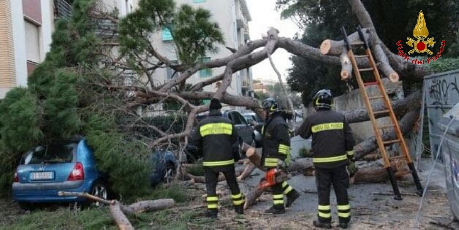 Livorno, emergenza maltempo a causa del forte vento di maestrale