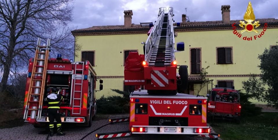 Ancona, incendio canna fumaria nel comune di Chiaravalle