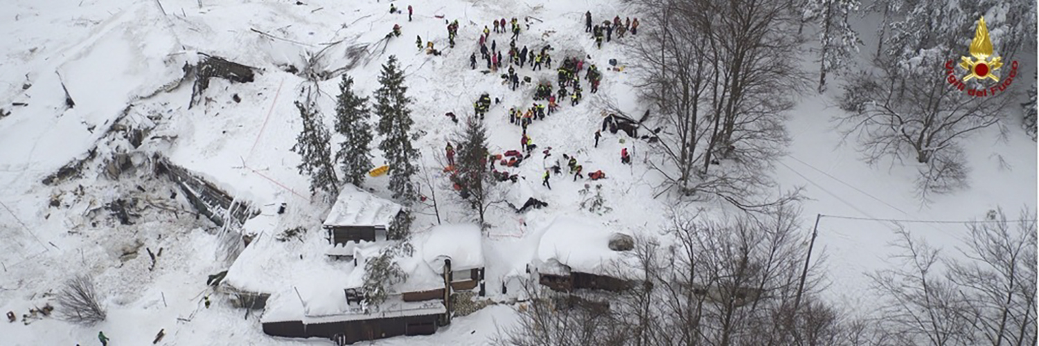 I Vigili del fuoco alla commemorazione delle vittime dell'hotel Rigopiano