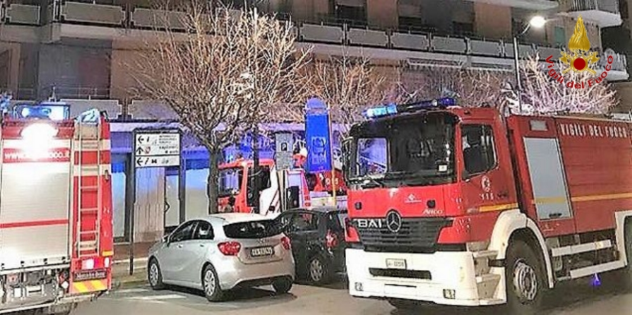 Chieti, incendio in un condominio nel centro di Ortona. Evacuate 27 famiglie