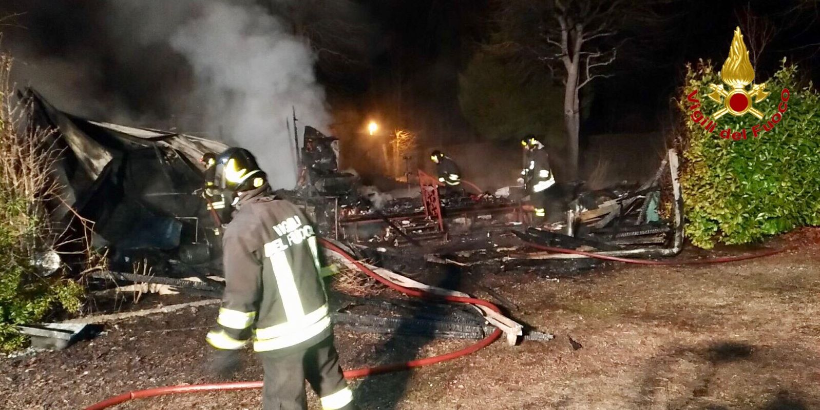 Varese, incendio bungalow nel comune di Buguggiate