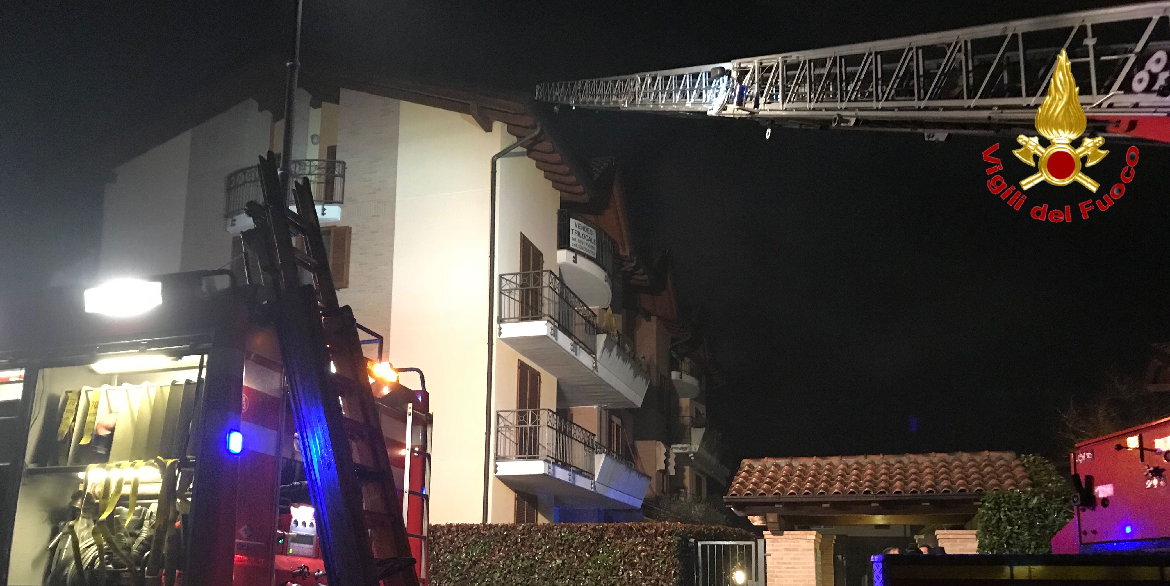 Varese, incendio tetto abitazione nel comune di Golasecca