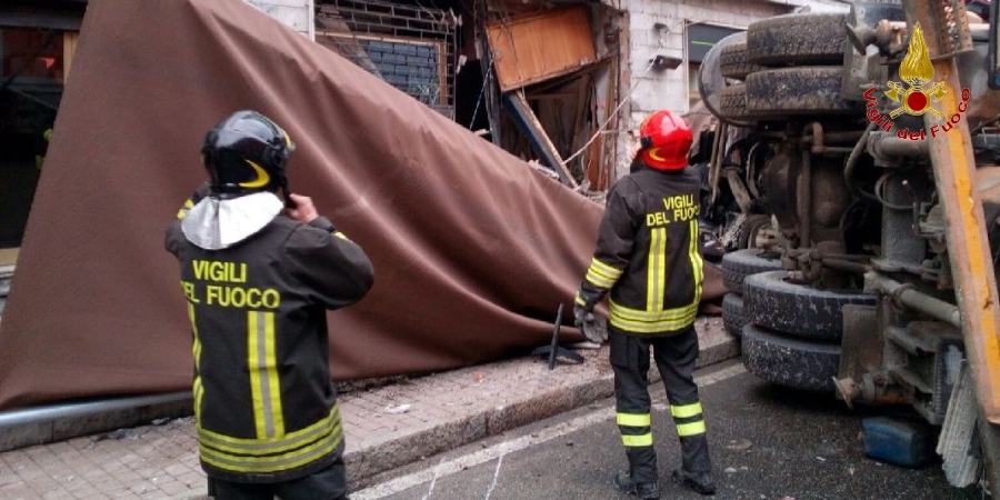Verbano Cusio Ossola, incidente stradale con mezzo pesante nel comune di Gravellona Toce