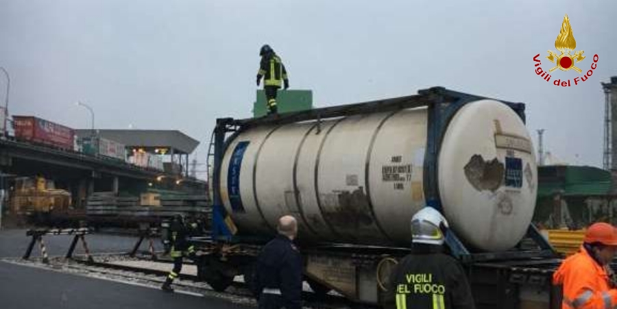 Trieste, intervento nel nucleo NBCR per spandimento sostanza pericolosa da ferrocisterna