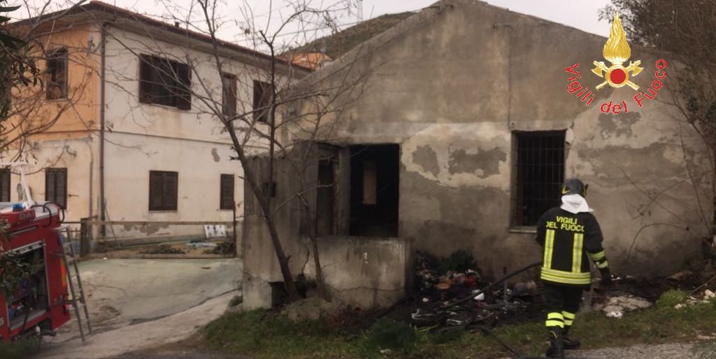 Catanzaro, incendio abitazione nel comune di Botricello