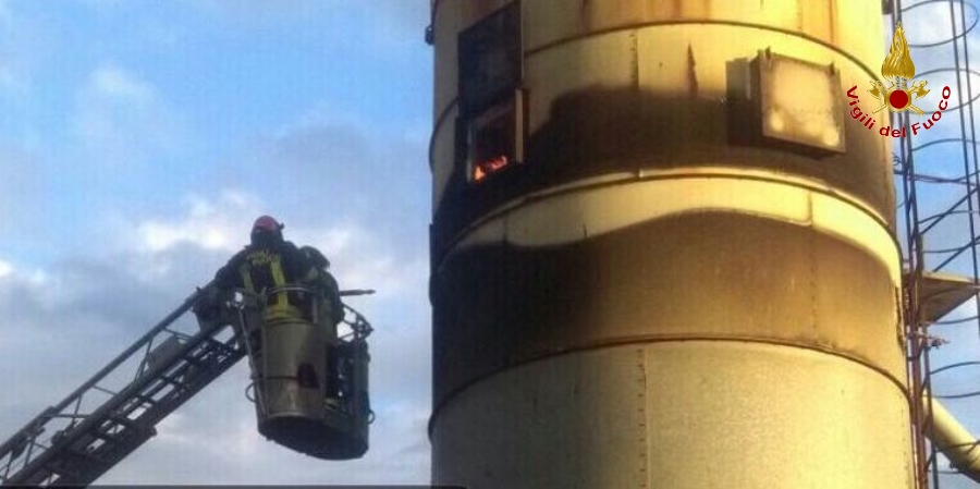 Pisa, incendio silos di una falegnameria nel comune di Crespina Laurenzana