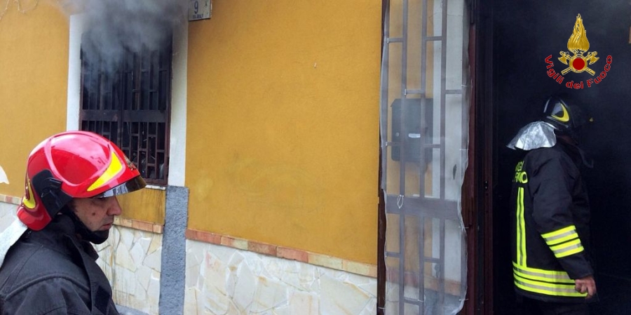 Catania, incendio abitazione nel comune di Motta S. Anastasia