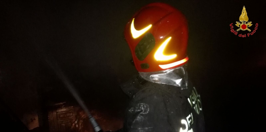 Roma, fiamme in una villetta nel comune di Bracciano: proprietari salvi